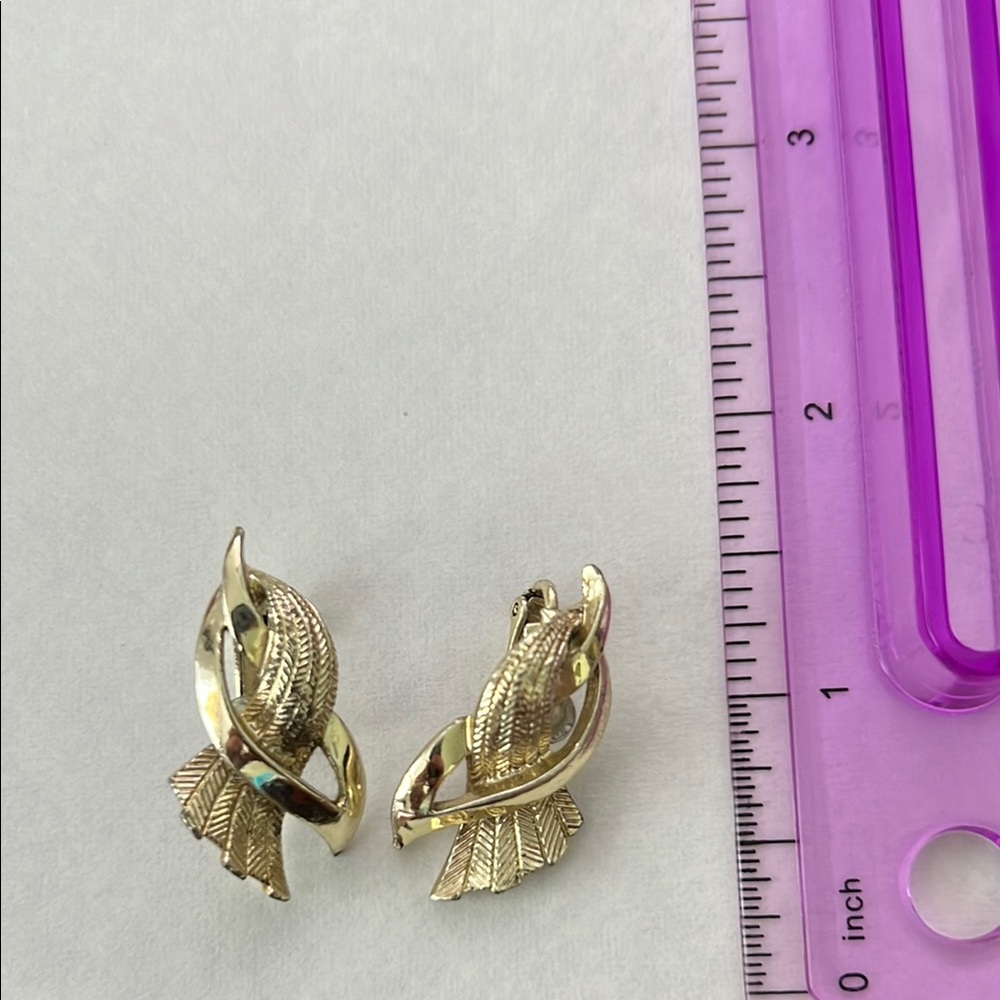 Vintage Elegant Gold Leaf clip on Earrings